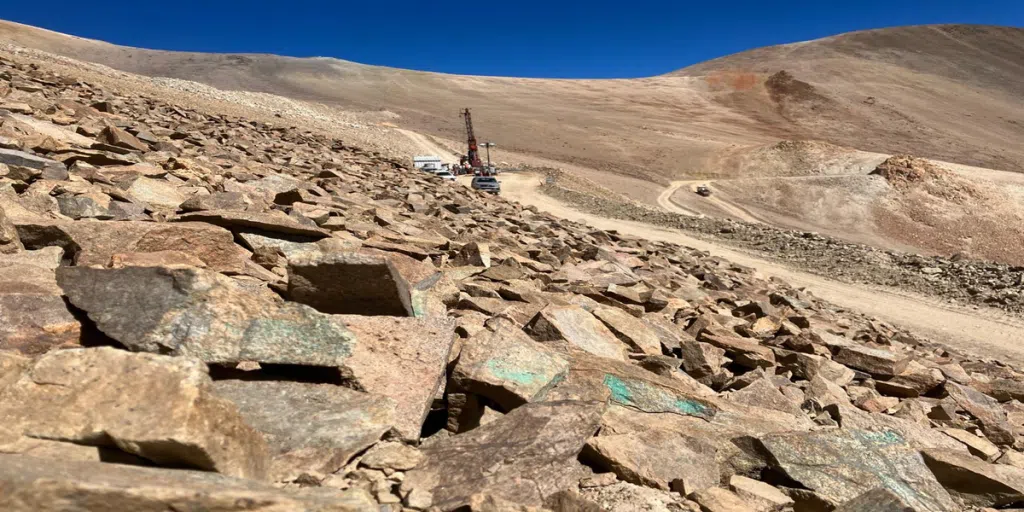Andina Copper descubre nuevo sistema de cobre pórfido en San Juan, potenciando la exploración minera