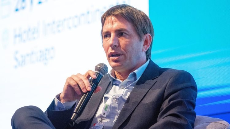 Argentina Avanza en el Mercado Solar: Crecimiento y Desafíos en el Horizonte