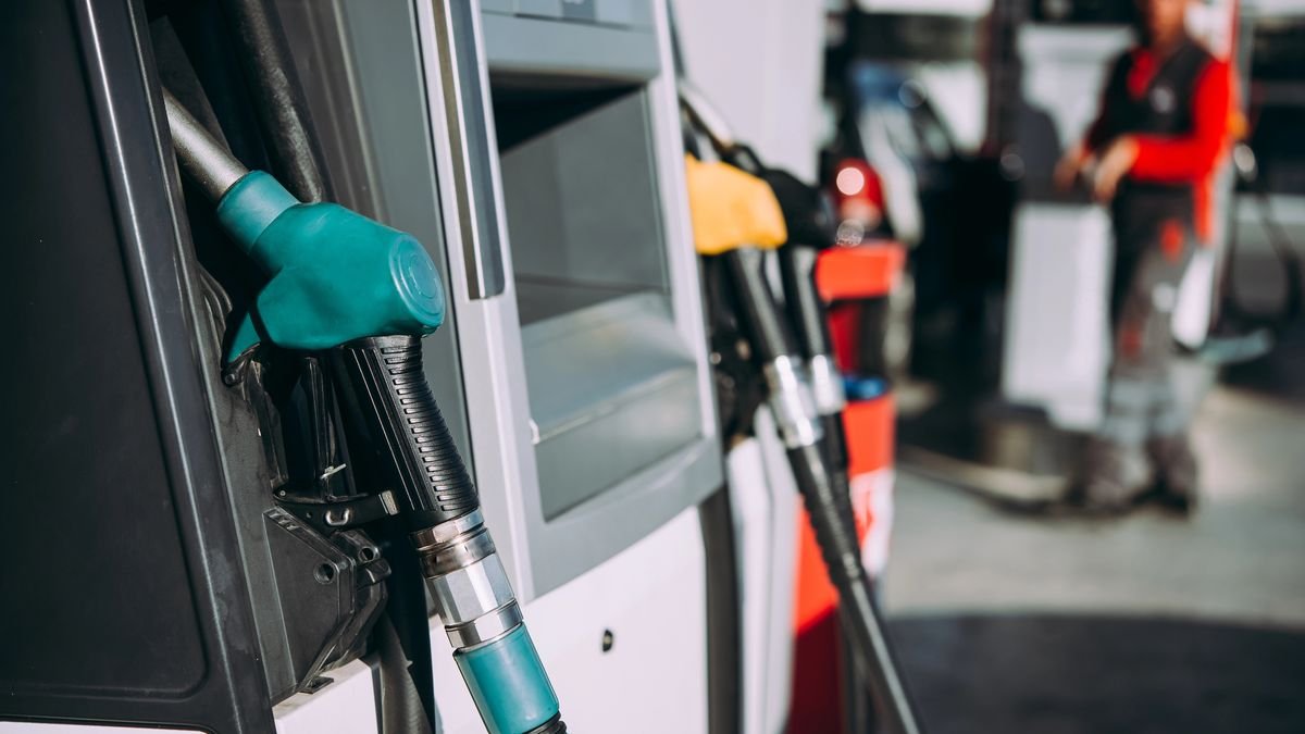 Argentina congela impuestos a combustibles hasta octubre para frenar inflación