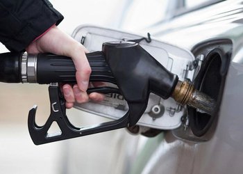 Argentina Escala en el Ranking Regional de Precios de Nafta en un Contexto de Tensión Global