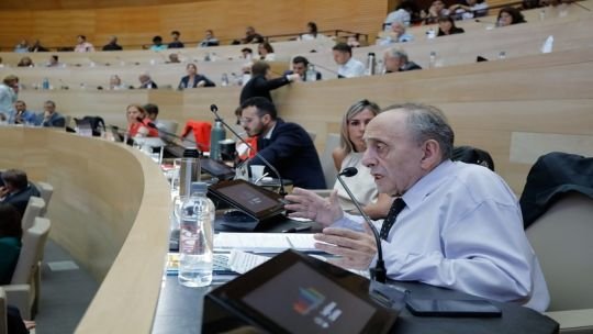 Aumento del transporte interurbano en Córdoba: críticas y desafíos para el gobierno de Llaryora