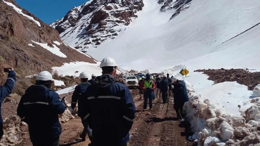 Avances en la Reconstrucción del Camino a Los Azules tras Temporal de Nieve