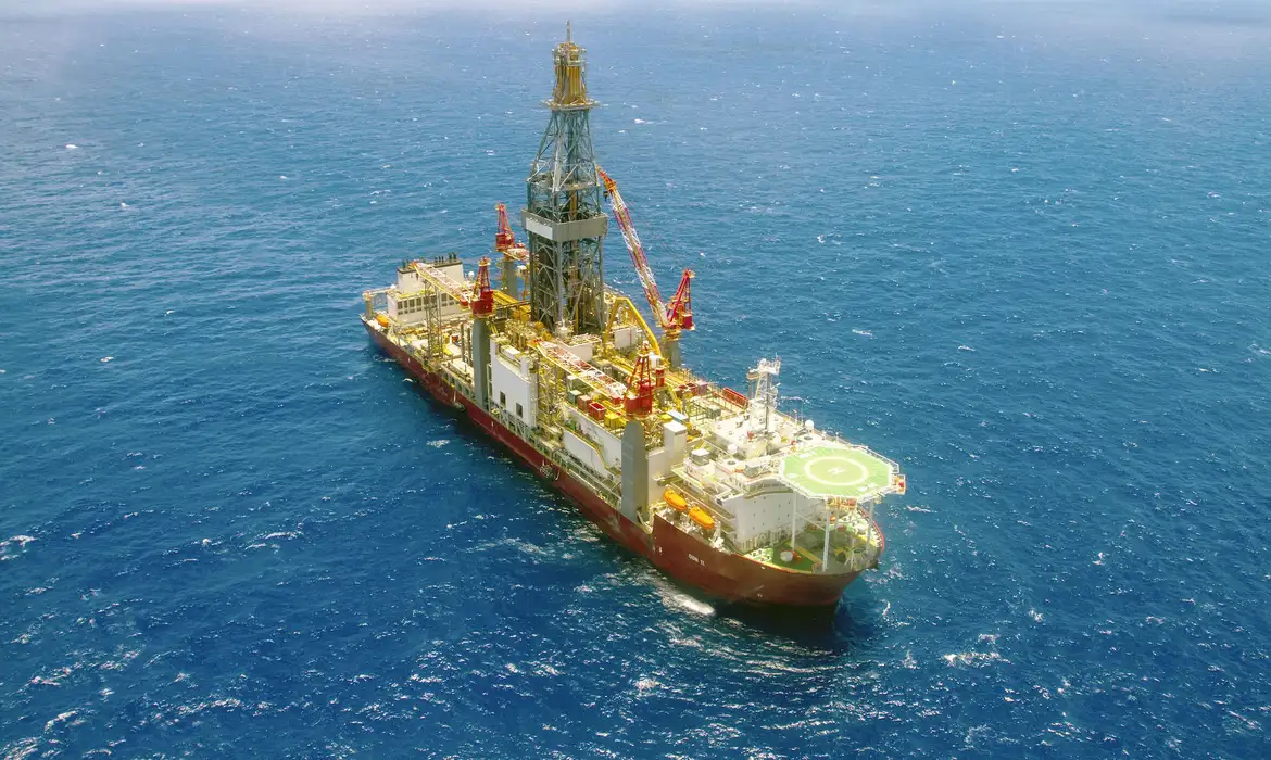 Brasil Rompe Récord de Producción Petrolera: Implicancias para Argentina