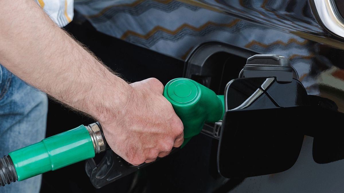 Caída en la Venta de Combustibles en Argentina: Tercer Mes Consecutivo a la Baja