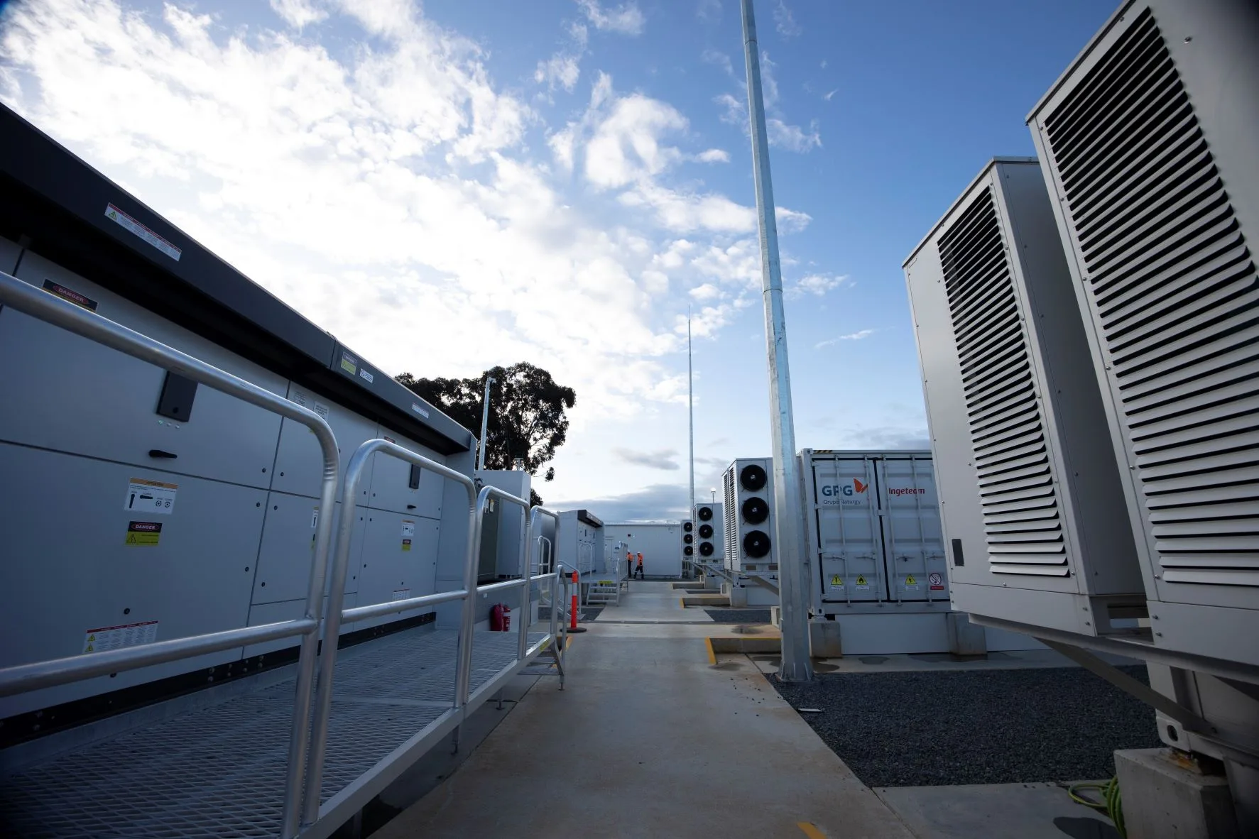 Cammesa Extiende Plazo de Licitación AlmaSADI para Instalar 700 MW de Baterías en Argentina