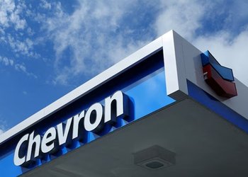 Chevron evalúa expandir su negocio de gas natural licuado en Argentina
