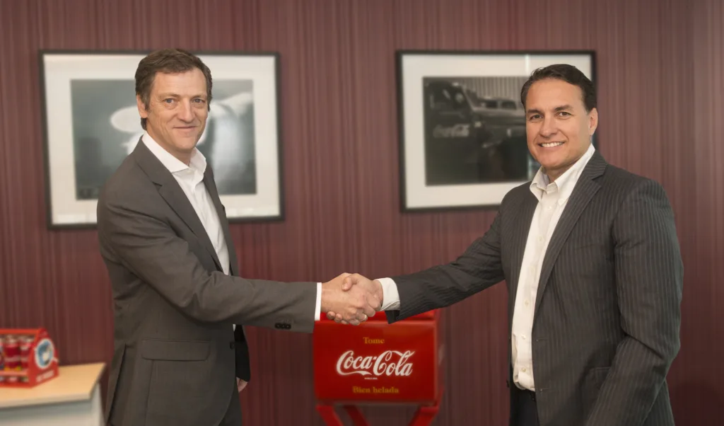 Coca-Cola avanza hacia la sostenibilidad mediante acuerdo con Genneia para suministro de energías renovables