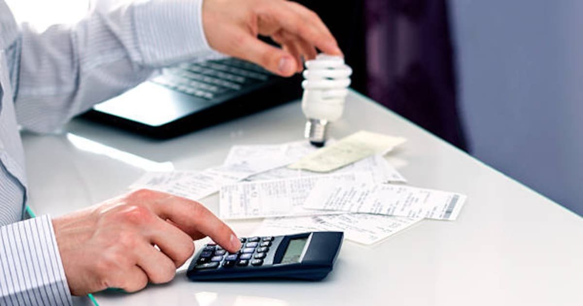 Cómo gestionar aumentos inesperados en facturas de servicios en Argentina