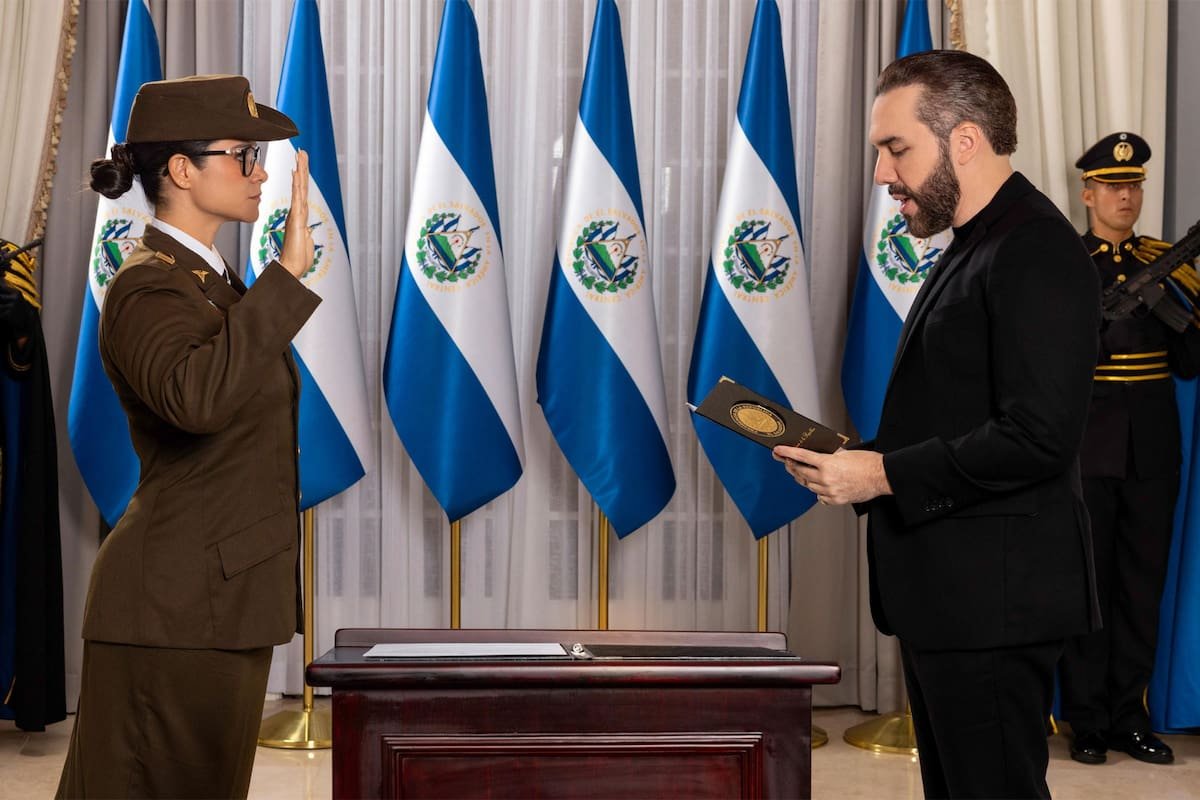 Controversia en El Salvador por las nuevas medidas disciplinarias en escuelas públicas