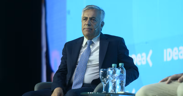 Cornejo busca atraer inversiones mineras y energéticas en la Argentina Week de París