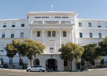 Crisis en la CNEA: Un Llamado Urgente a Reformar el Pilar Nuclear de Argentina