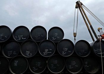 Desplome del petróleo tras tregua en Medio Oriente: Impacto en mercados globales y argentinos