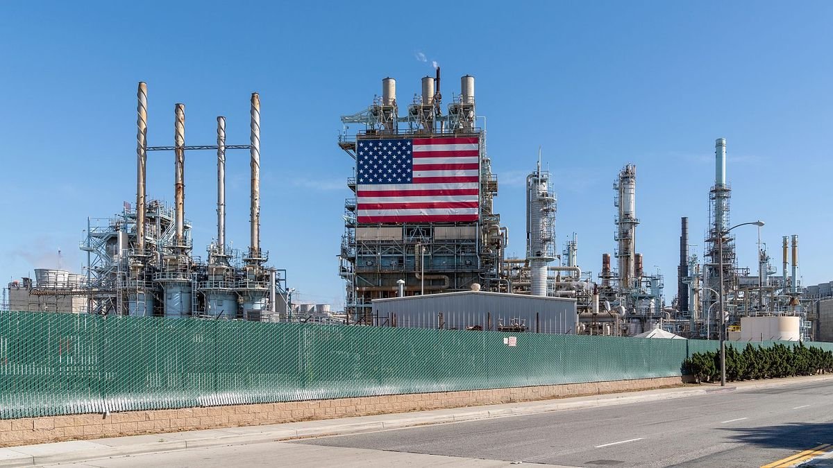 EEUU Extiende Exención a Ley Jones para Mitigar Impacto Energético en Medio de Conflicto con Irán