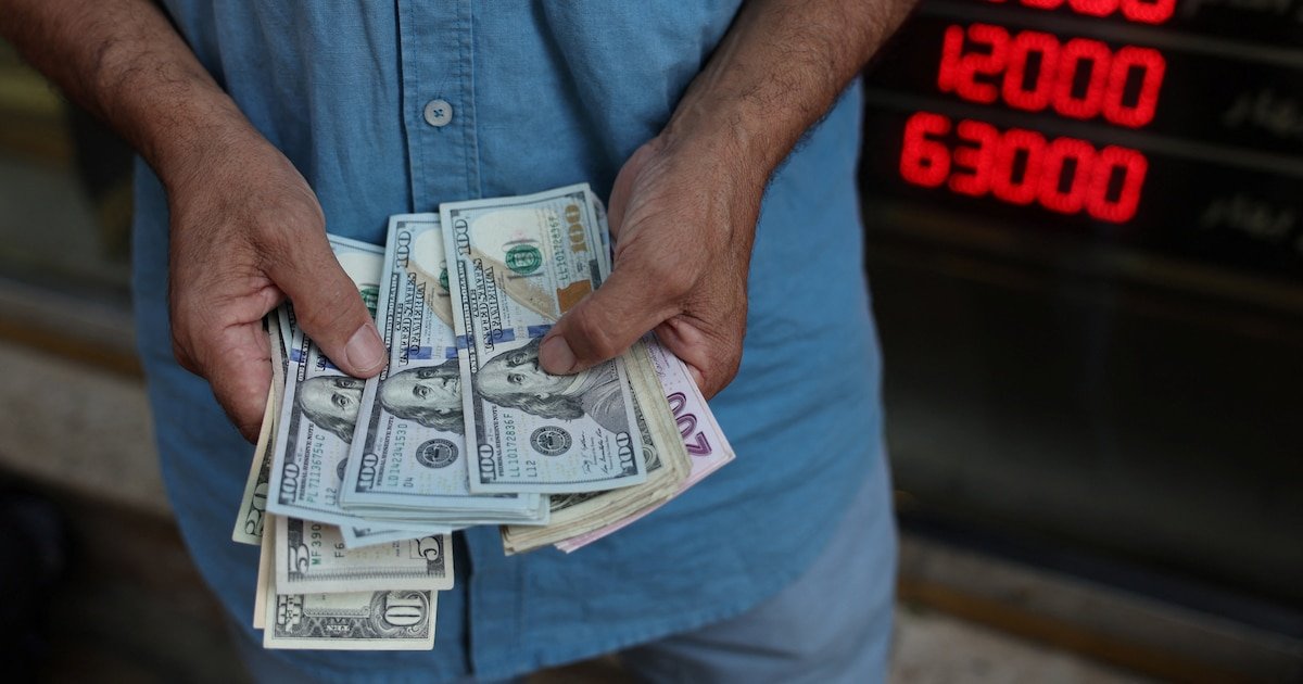 El dólar mayorista sube 1,6% en octubre y sigue de cerca la inflación