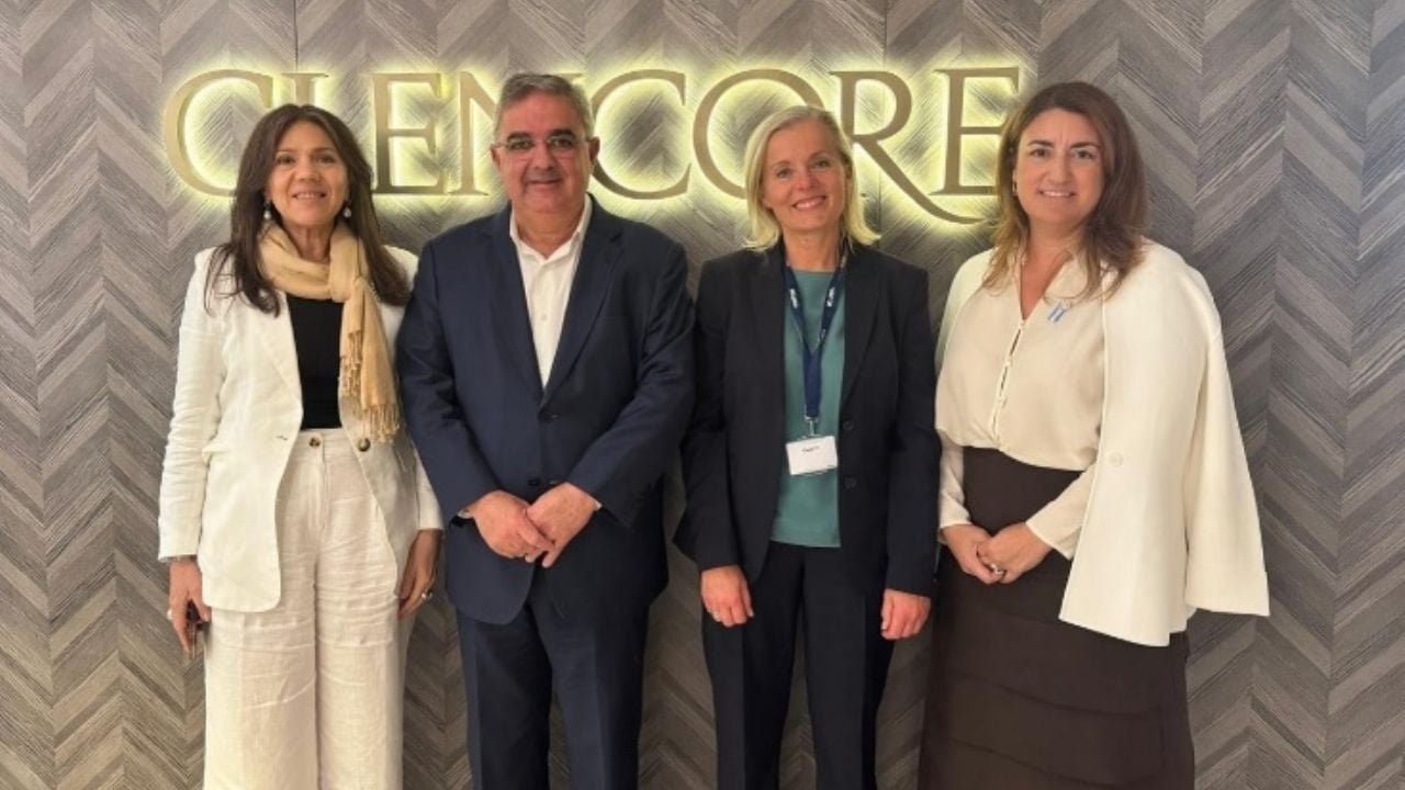 El Gobernador Raúl Jalil Promueve el Desarrollo Minero Sostenible en Reunión con Glencore en Londres