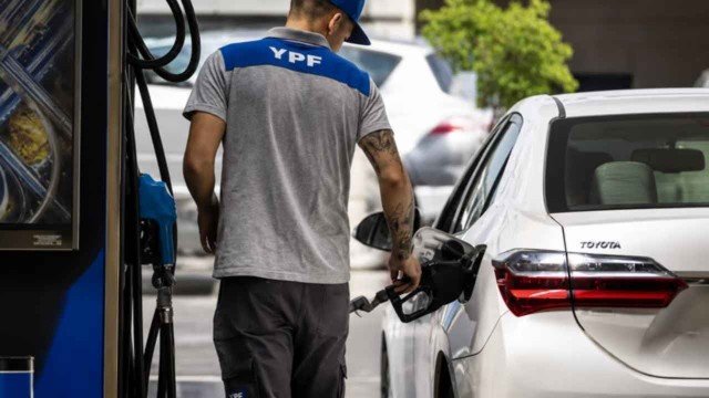 El Gobierno Argentino Postergó Nuevamente Aumentos en Impuestos a Combustibles