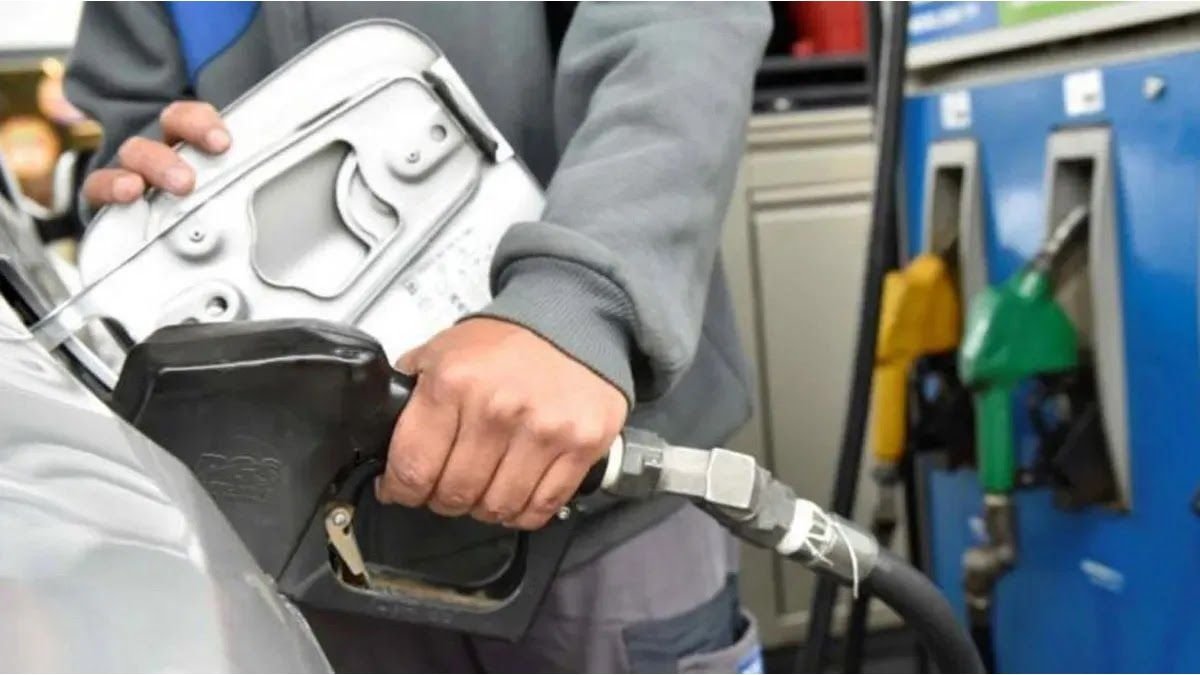 El Gobierno Posterga Actualización de Impuestos a los Combustibles hasta Noviembre