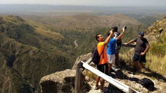 El impacto del turismo en el fin de semana largo: más viajeros pero menos gasto