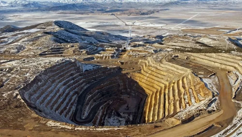 El oro se fortalece como refugio económico en un mundo en desdolarización