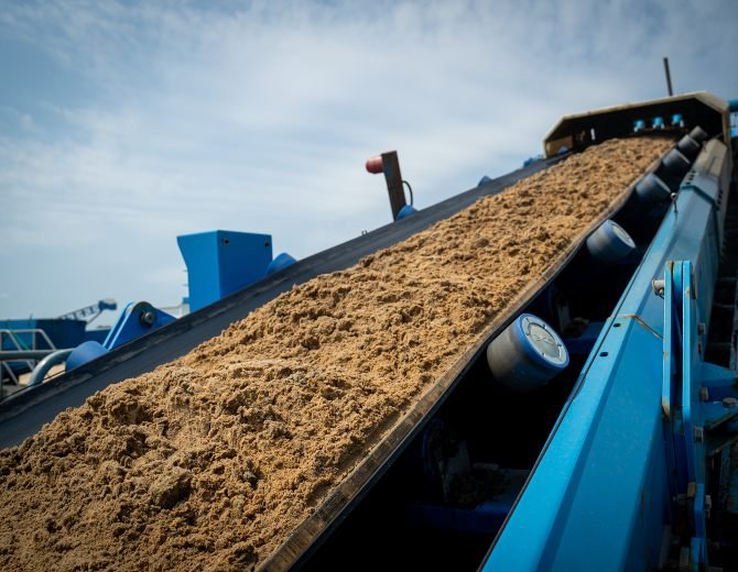 Entre Ríos y YPF se unen para impulsar la producción de arenas silíceas hacia Vaca Muerta