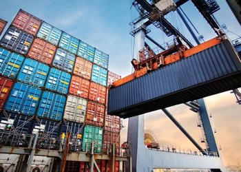 Explosión en Exportaciones Energéticas Impulsa Superávit Comercial Argentino