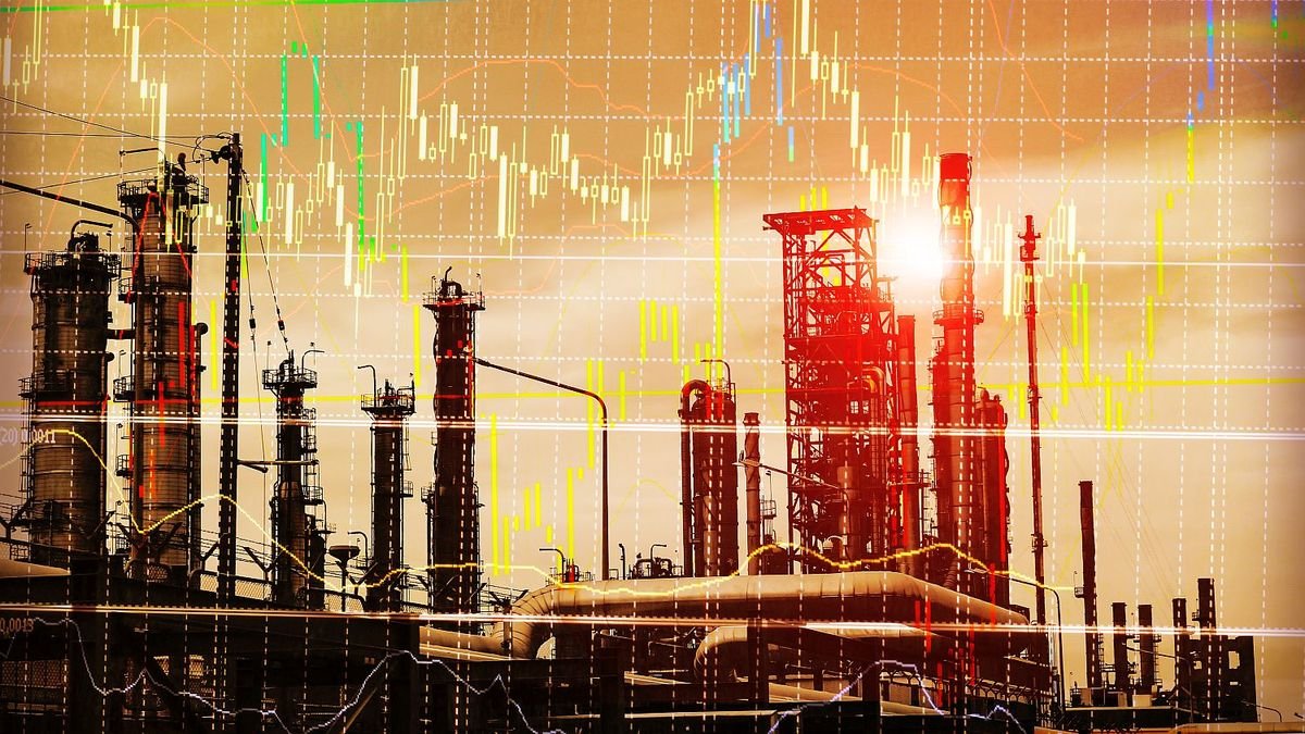 Periodista reportando noticias