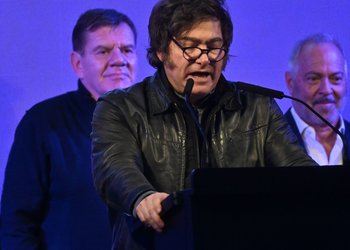 Gobierno de Javier Milei enfrenta desafíos legislativos y críticas en el Consejo de las Américas