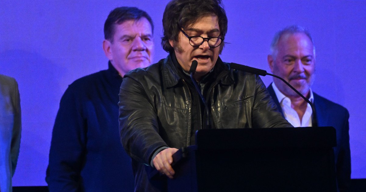 Gobierno de Javier Milei enfrenta desafíos legislativos y críticas en el Consejo de las Américas