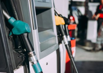 Gobierno posterga impuestos a combustibles para contener precios en surtidores