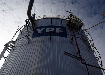 Justicia de EE.UU. anula millonaria condena contra Argentina por expropiación de YPF