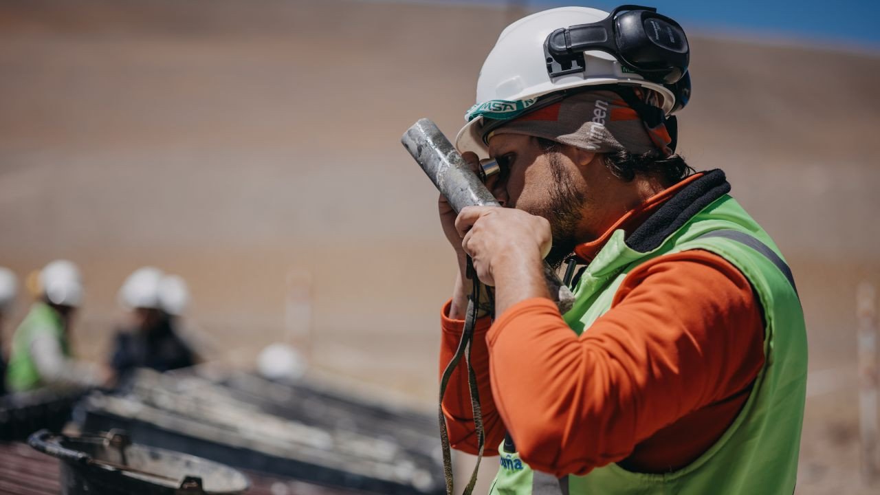 Milei impulsa mega inversión minera: línea eléctrica exclusiva para BHP y Lundin