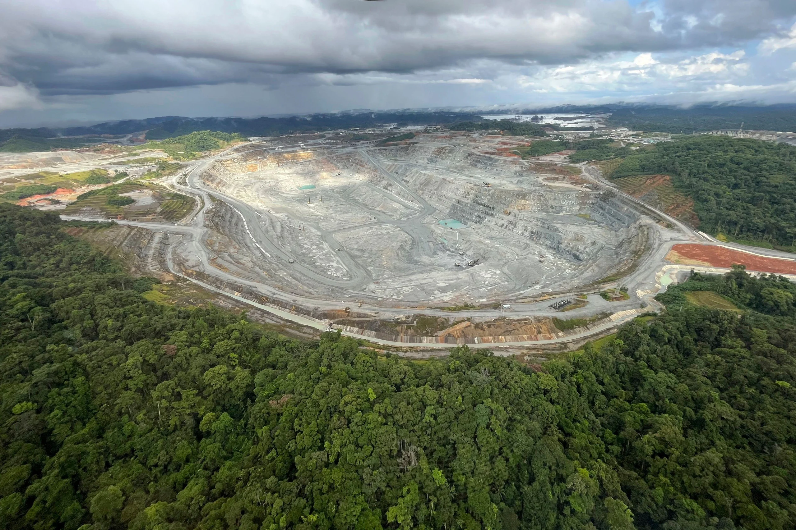 Panamá habilita exportación de mineral acopiado en Cobre Panamá: estrategia económica y ambiental
