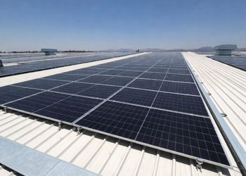 Revolucionaria instalación solar en México desafía límites de techos metálicos industriales