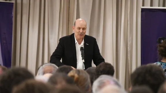 Sturzenegger cuestiona el 'compre local' y reabre debate sobre proveedores mineros
