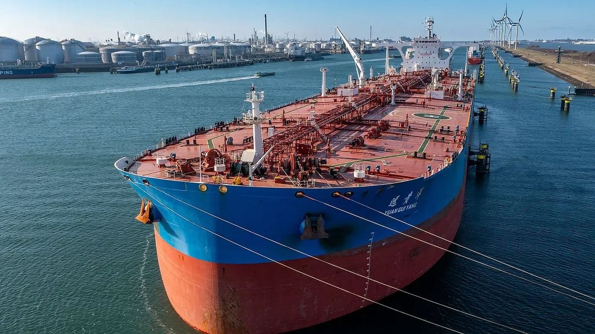 Superpetroleros cruzan el estrecho de Ormuz tras meses de conflicto, reactivando el comercio energético