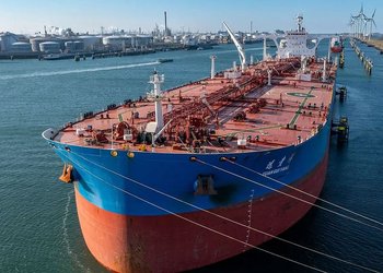 Superpetroleros cruzan el estrecho de Ormuz tras meses de conflicto, reactivando el comercio energético
