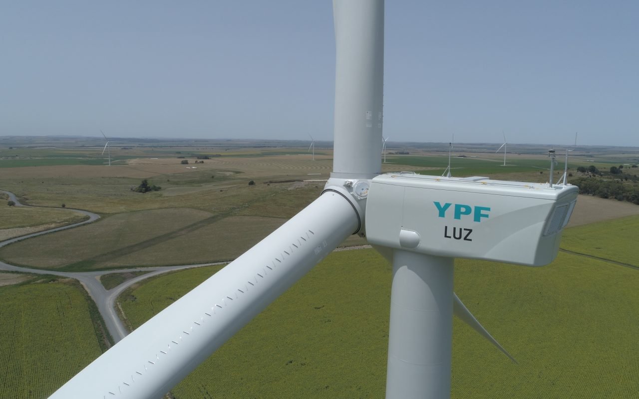 Toyota y YPF Luz amplían su alianza renovable: nuevos concesionarios se suman al consumo verde