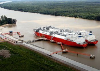 Trafigura y Naturgy compiten ferozmente por contrato de importación de GNL en Argentina