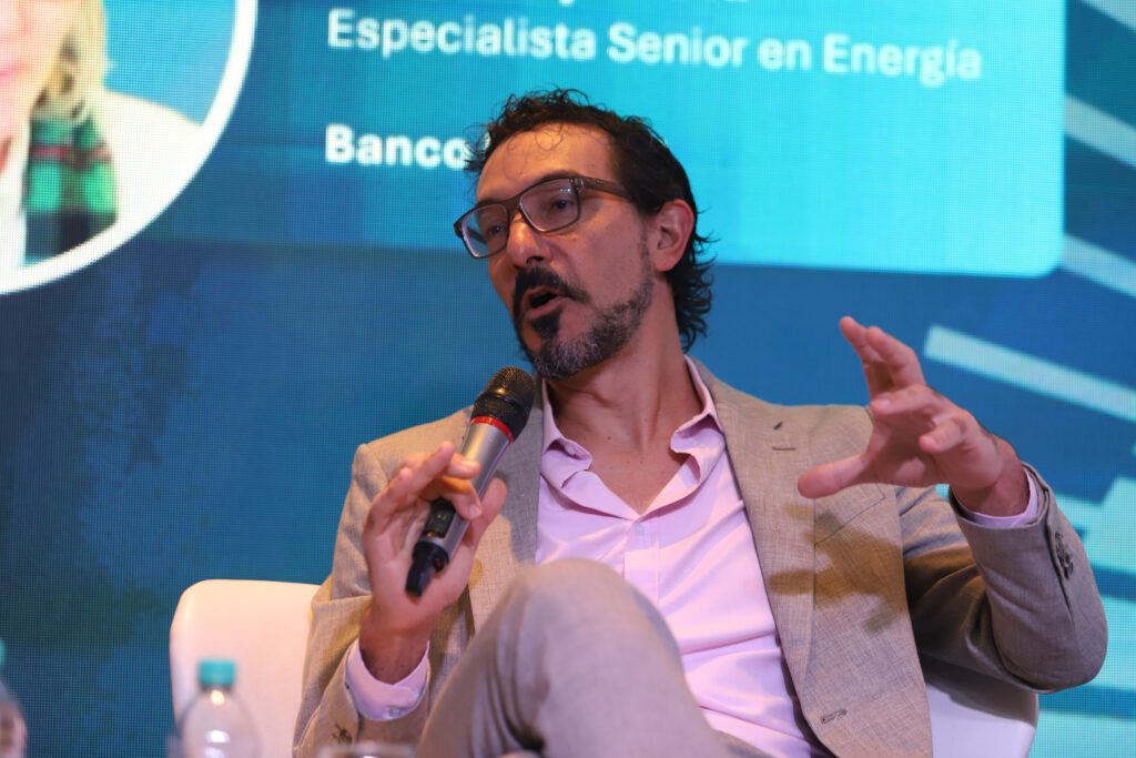 Transición Energética en América Latina: Riesgos de Desigualdad y Desafíos Regulatorios