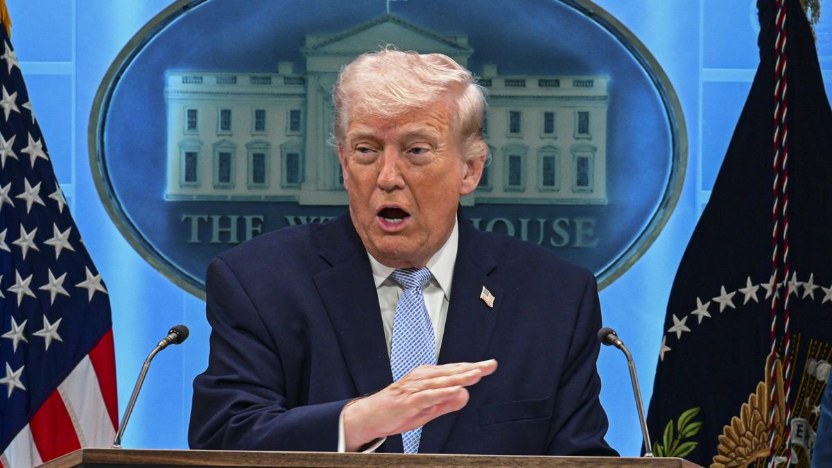 Trump Critica a Petroleras por Ganancias Récord en Medio de Tensión Global