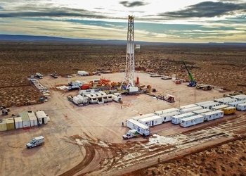 Vaca Muerta: Argentina firma acuerdo histórico para exportar GNL a Europa