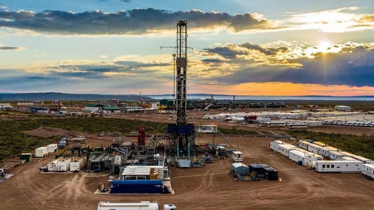 Vaca Muerta: Motor de Crecimiento con 107 mil Nuevos Empleos y Exportaciones por USD 46.700 Millones