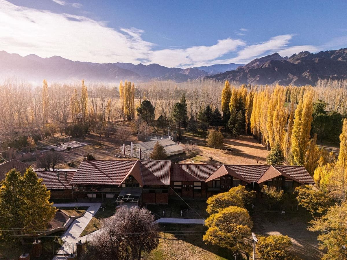 Valle Andino: El Renacer de un Emblemático Hotel en Mendoza