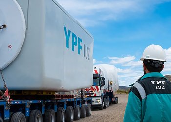 YPF adquiere el 100% de YPF Luz en una operación estratégica de USD 430 millones