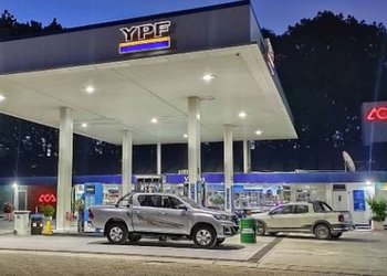 YPF ajusta precios de combustibles: un incremento del 1% en medio de tensiones globales