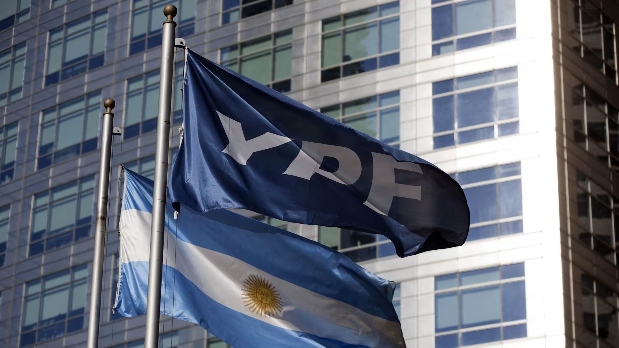 YPF asegura financiamiento clave de US$1.200 millones para impulsar Vaca Muerta