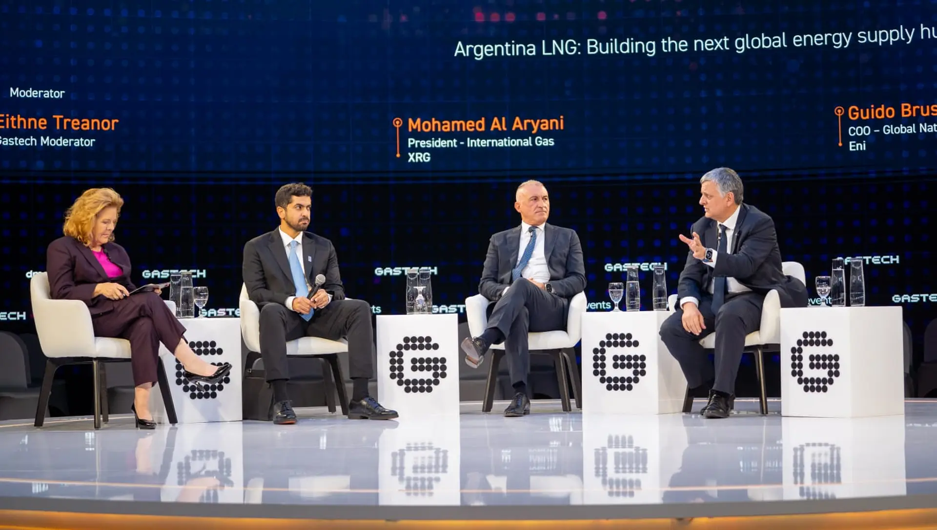 YPF avanza con contratos clave para el proyecto de GNL Argentina