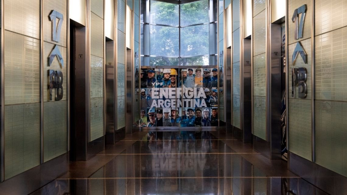 YPF avanza en contratos de GNL para planta de exportación de US$24 mil millones