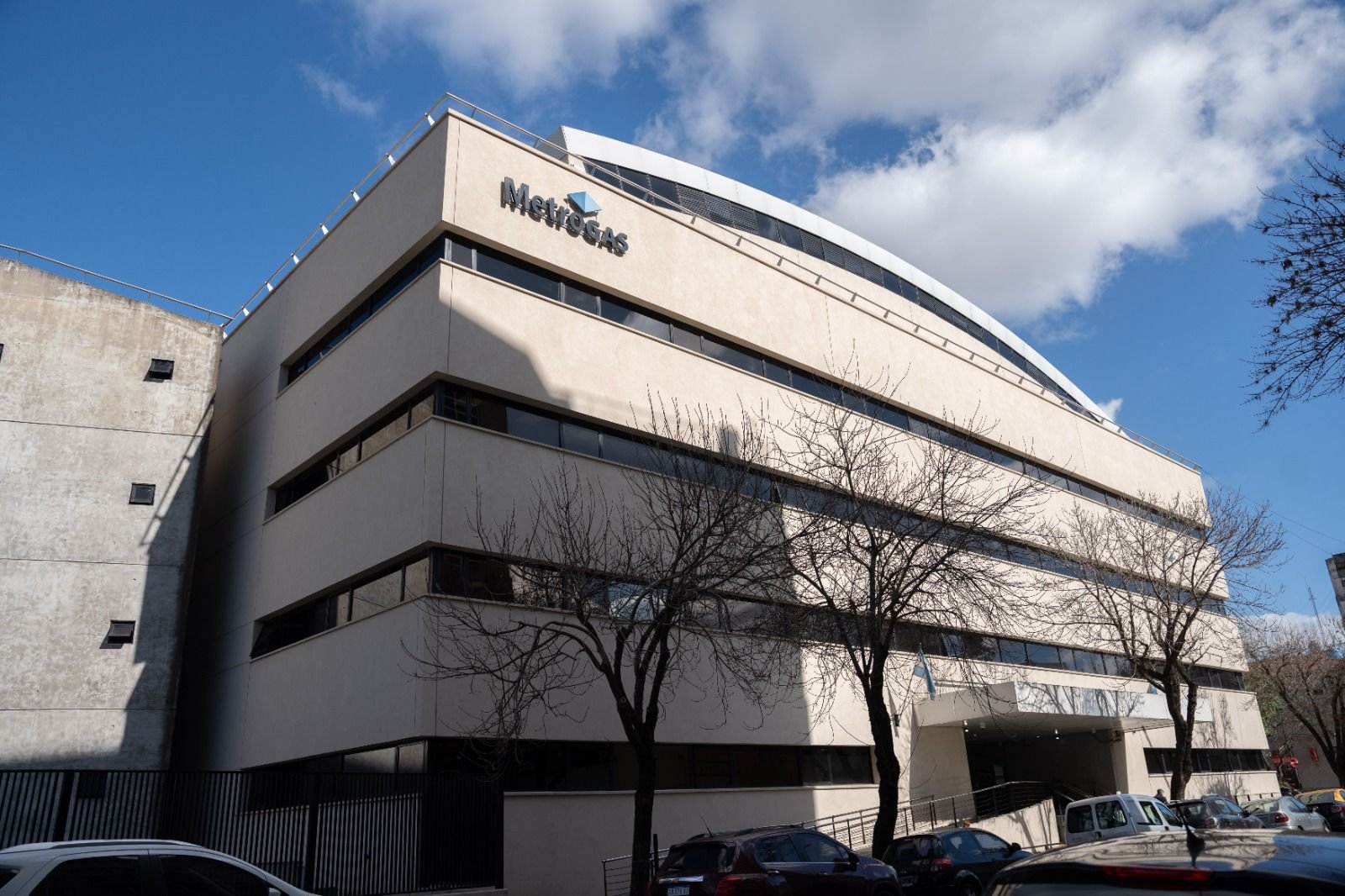 YPF avanza en la venta de Metrogas: expectativas y desafíos en el mercado energético argentino