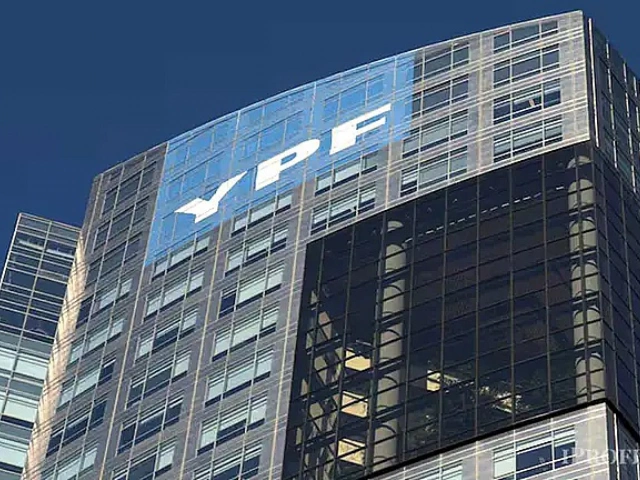 YPF refuerza su apuesta en Vaca Muerta con venta de activos por USD 405 millones